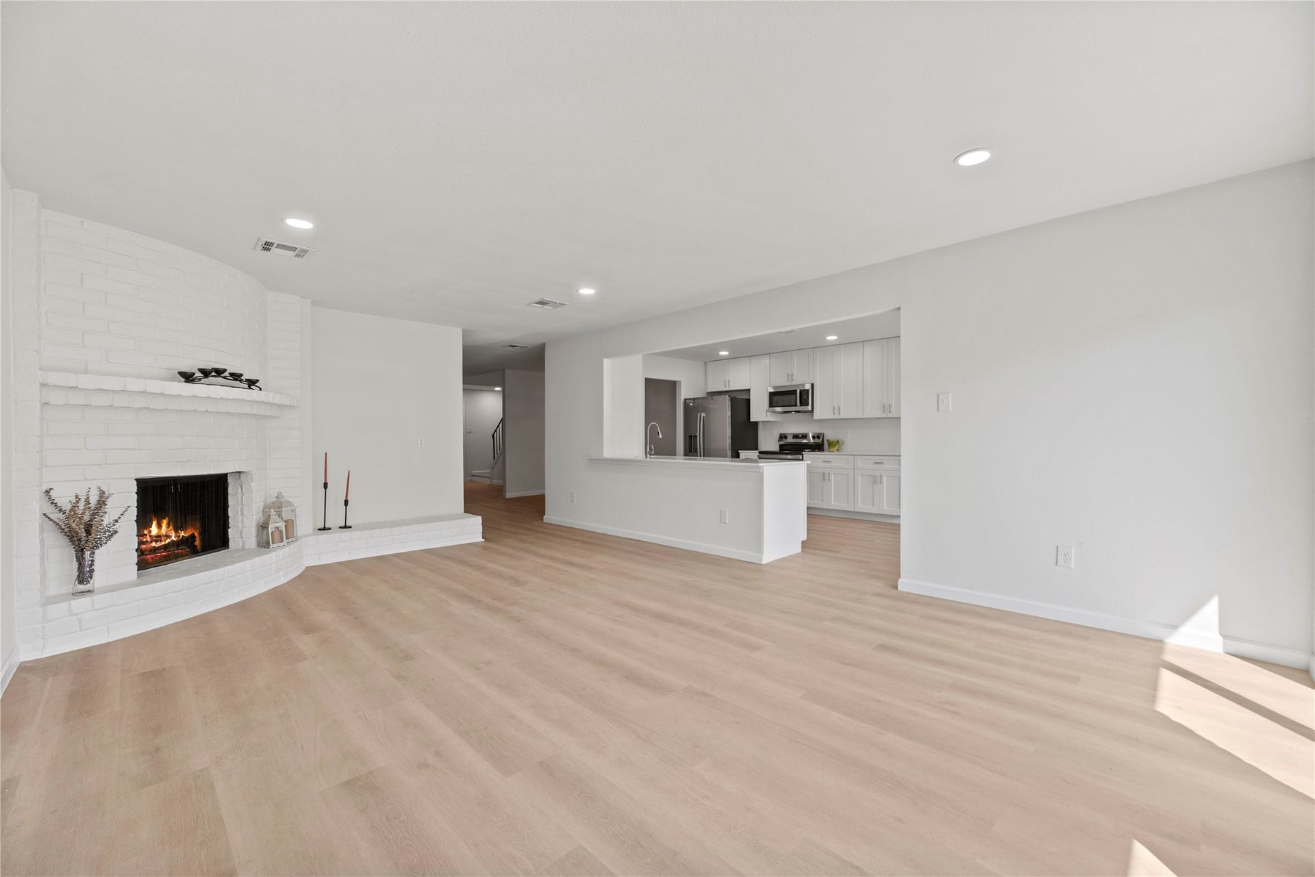 14249 Lost Meadow Lane, Houston, TX 77079 Completely renoved Open floor concept in the living area