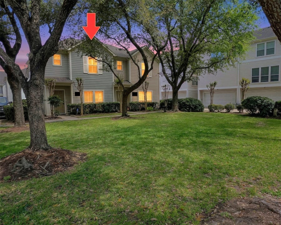 Property photo for 850 W Heights Hollow Lane, Houston, TX
