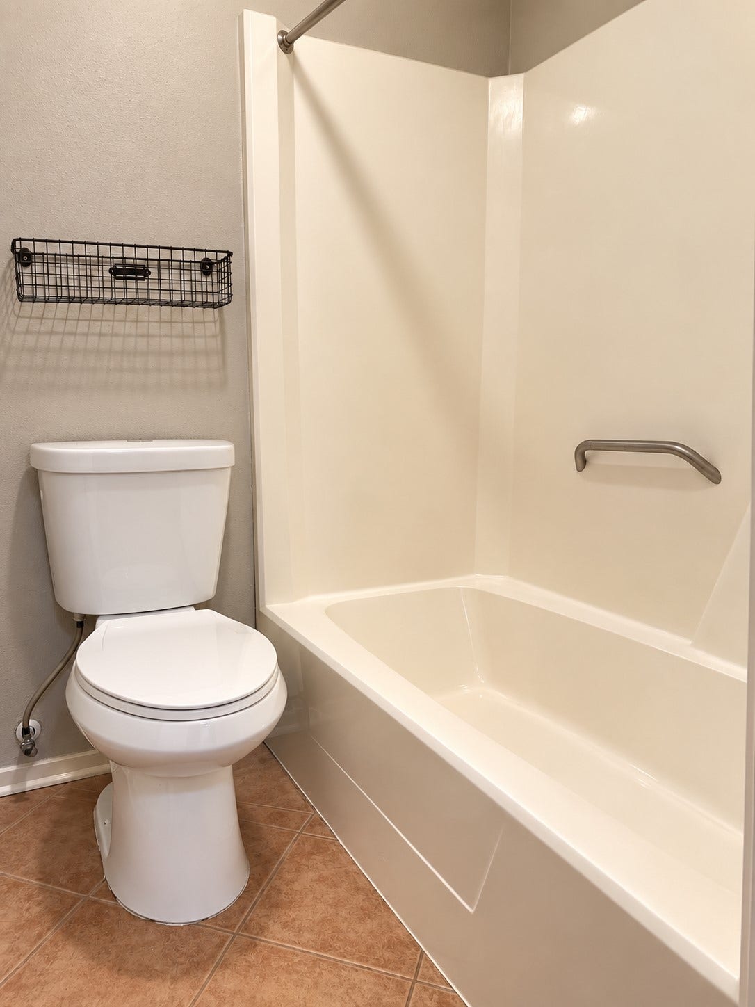 26415 Pine Canyon Drive, Spring, TX 77380 Guest bathroom