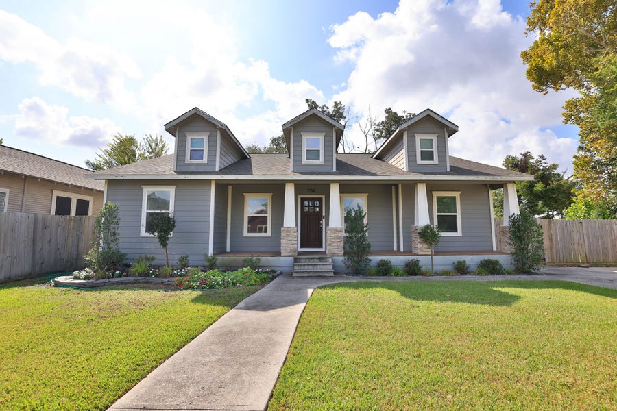 Property photo for 204 E 31st Street, Houston, TX