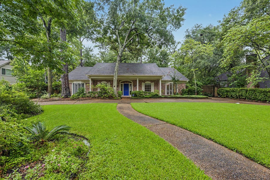 Property photo for 10811 Hunters Forest Drive, Hunters Creek Village, TX