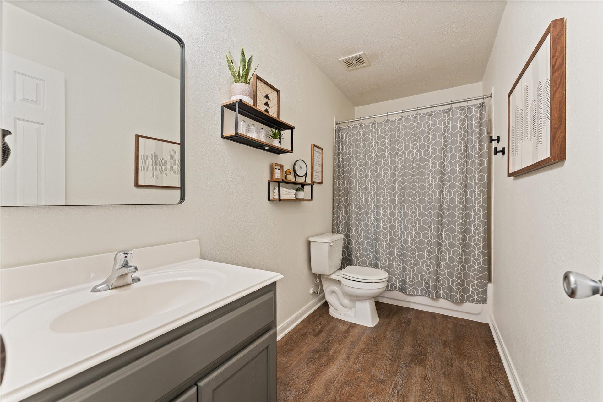 15903 Arapaho Bend Lane, Cypress, TX 77429 Full bath with tub/shower combo