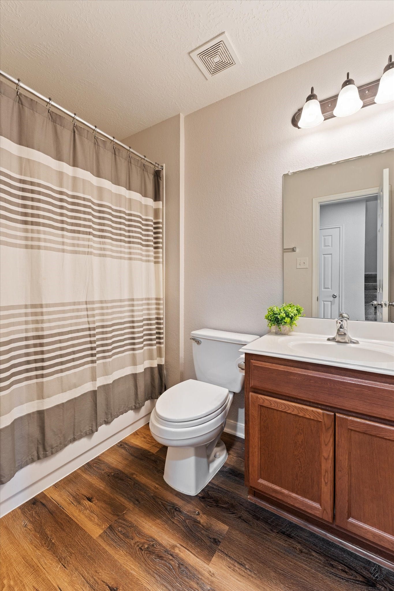 15903 Arapaho Bend Lane, Cypress, TX 77429 Full bath down with tub/shower combo