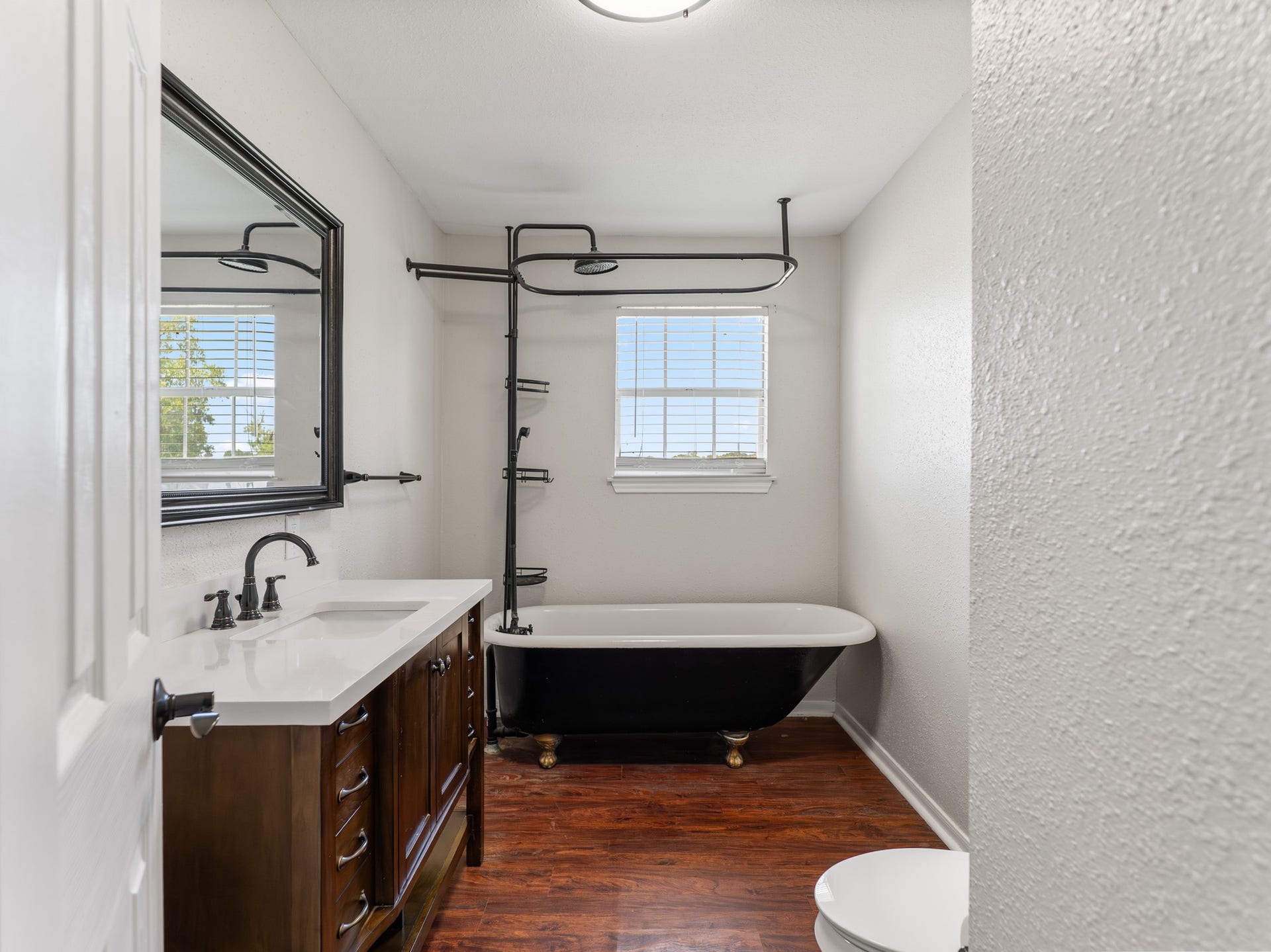 jack and jill bath between secondary bedrooms