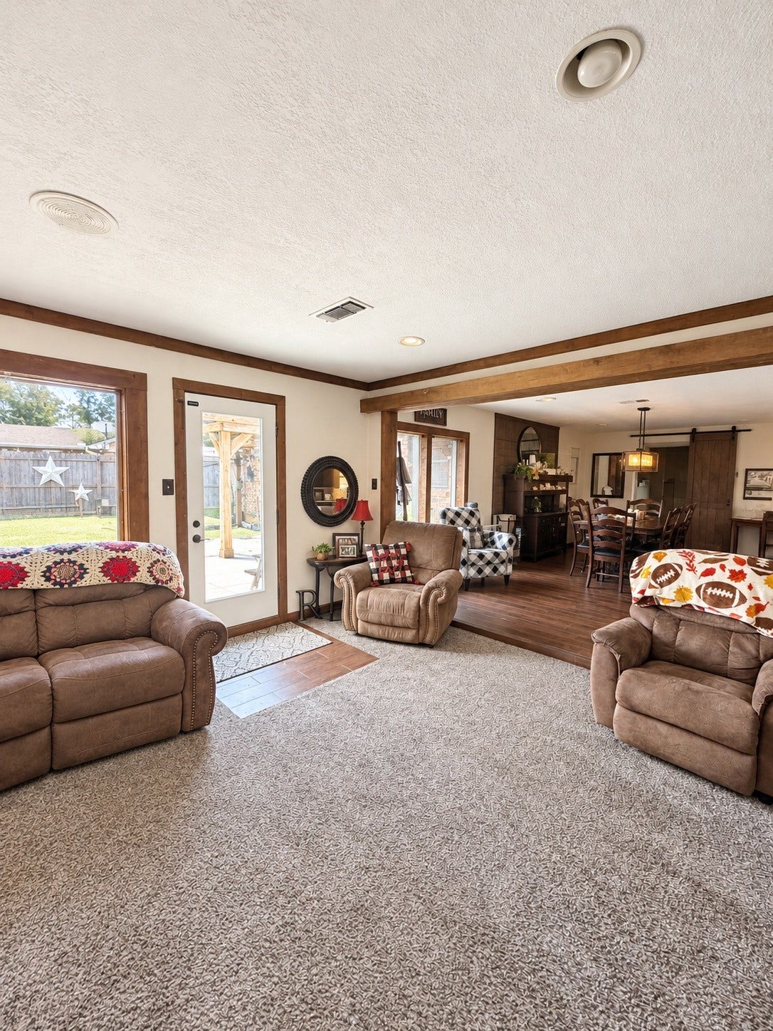 1907 N Rockisland Street, Angleton, TX 77515 livingroom