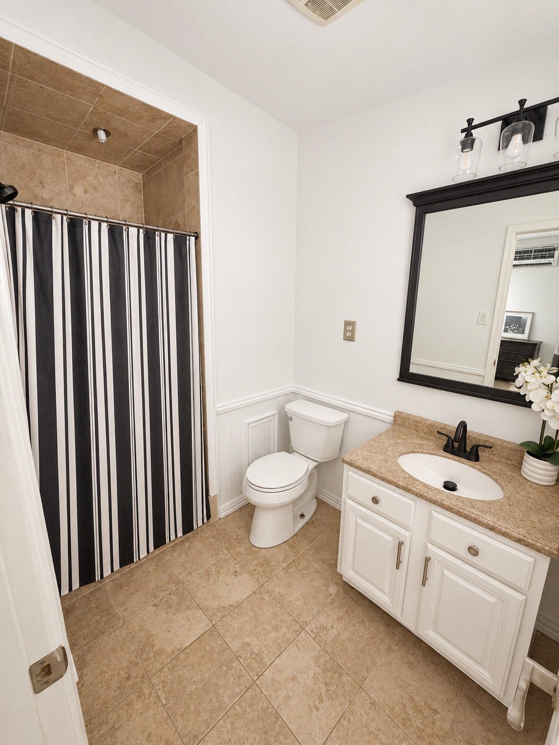 1907 N Rockisland Street, Angleton, TX 77515 master bath