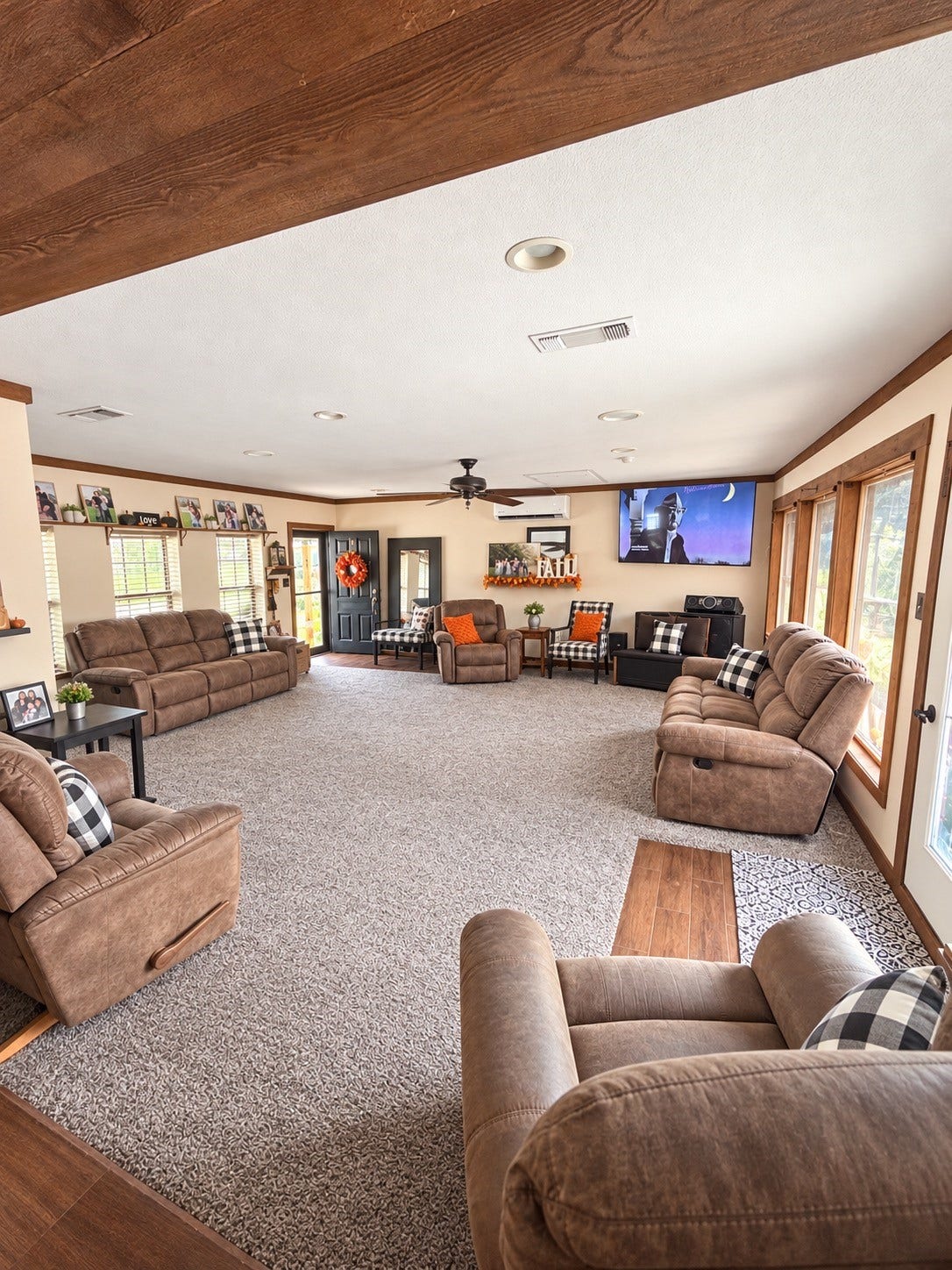 1907 N Rockisland Street, Angleton, TX 77515 livingroom