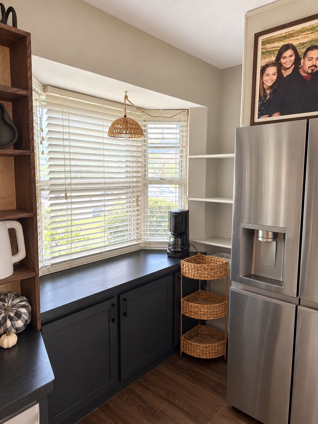 1907 N Rockisland Street, Angleton, TX 77515 kitchen