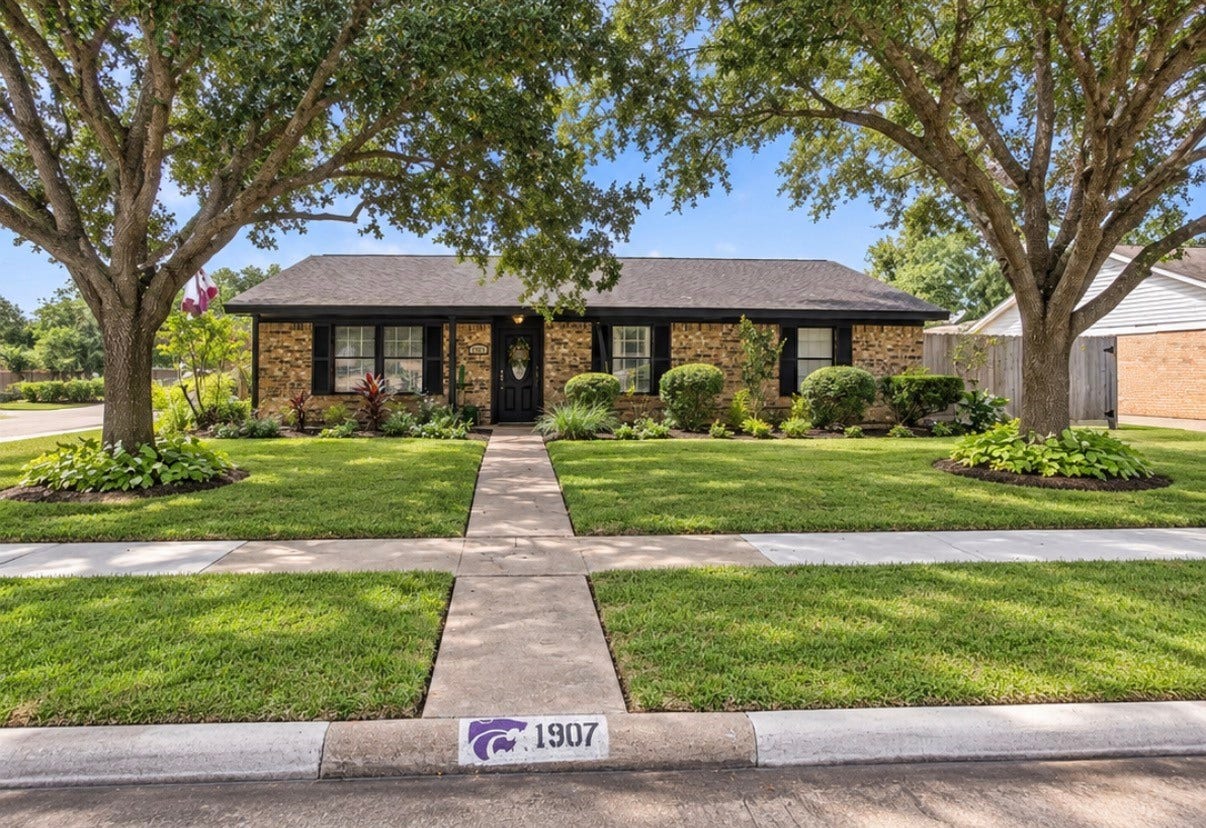 1907 N Rockisland Street, Angleton, TX 77515 front of home