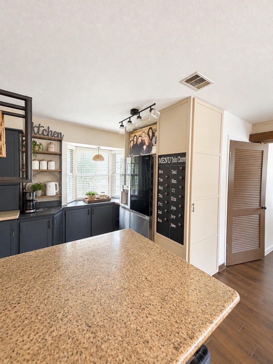 1907 N Rockisland Street, Angleton, TX 77515 kitchen