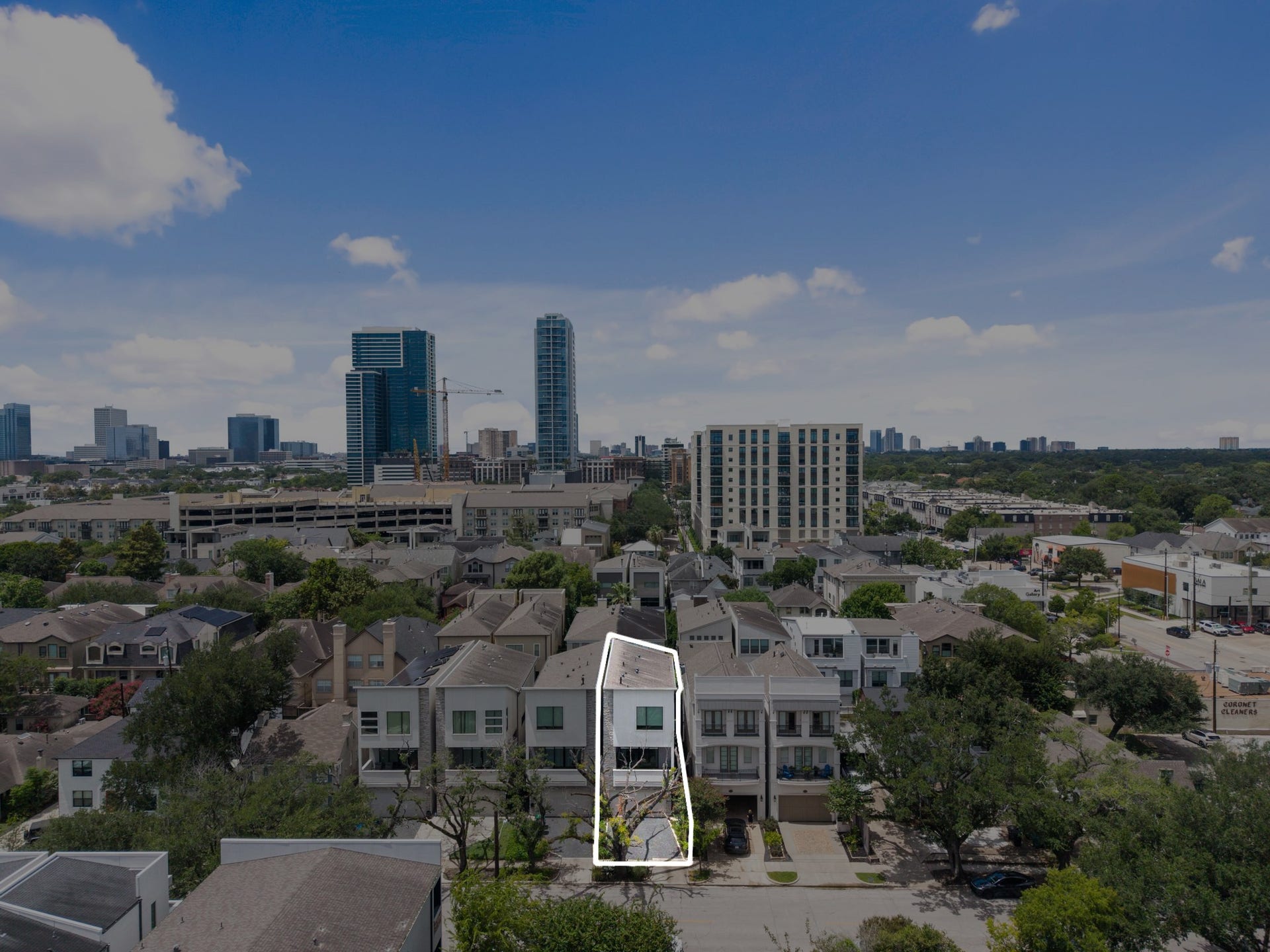 2622 Greenbriar Drive, Houston, TX 77098 Elevated aerial perspective captures the residential setting along Greenbriar and the homes central Upper Kirby location with convenient access to River Oaks, the Galleria, Greenway Plaza, and major Houston destinations.