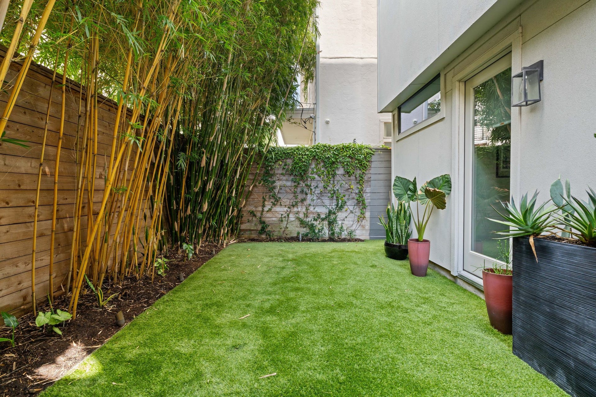 2622 Greenbriar Drive, Houston, TX 77098 Rare, generously sized private backyard with artificial turf and professional landscaping, offering low-maintenance outdoor space in the heart of Upper Kirby.