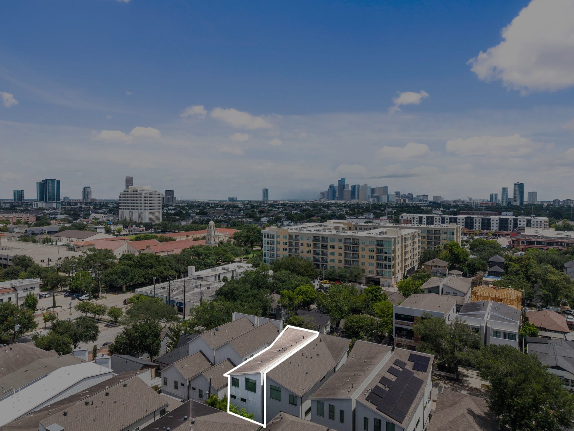 2622 Greenbriar Drive, Houston, TX 77098 Aerial view highlighting the homes exceptional Inner Loop location and convenient proximity to the Downtown Houston skyline.