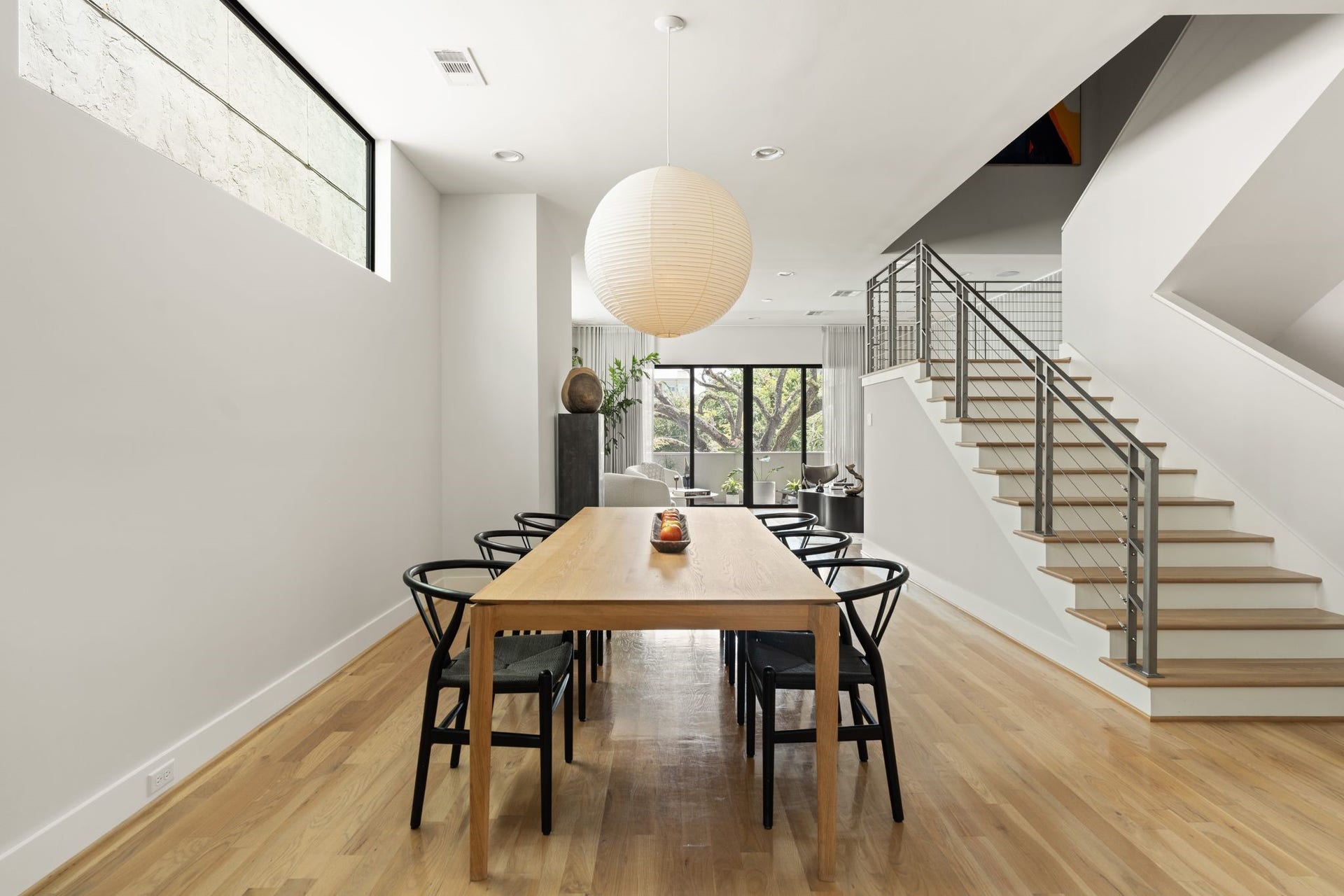 2622 Greenbriar Drive, Houston, TX 77098 Centrally positioned dining room seamlessly connects the kitchen and living spaces, creating a natural setting for entertaining.