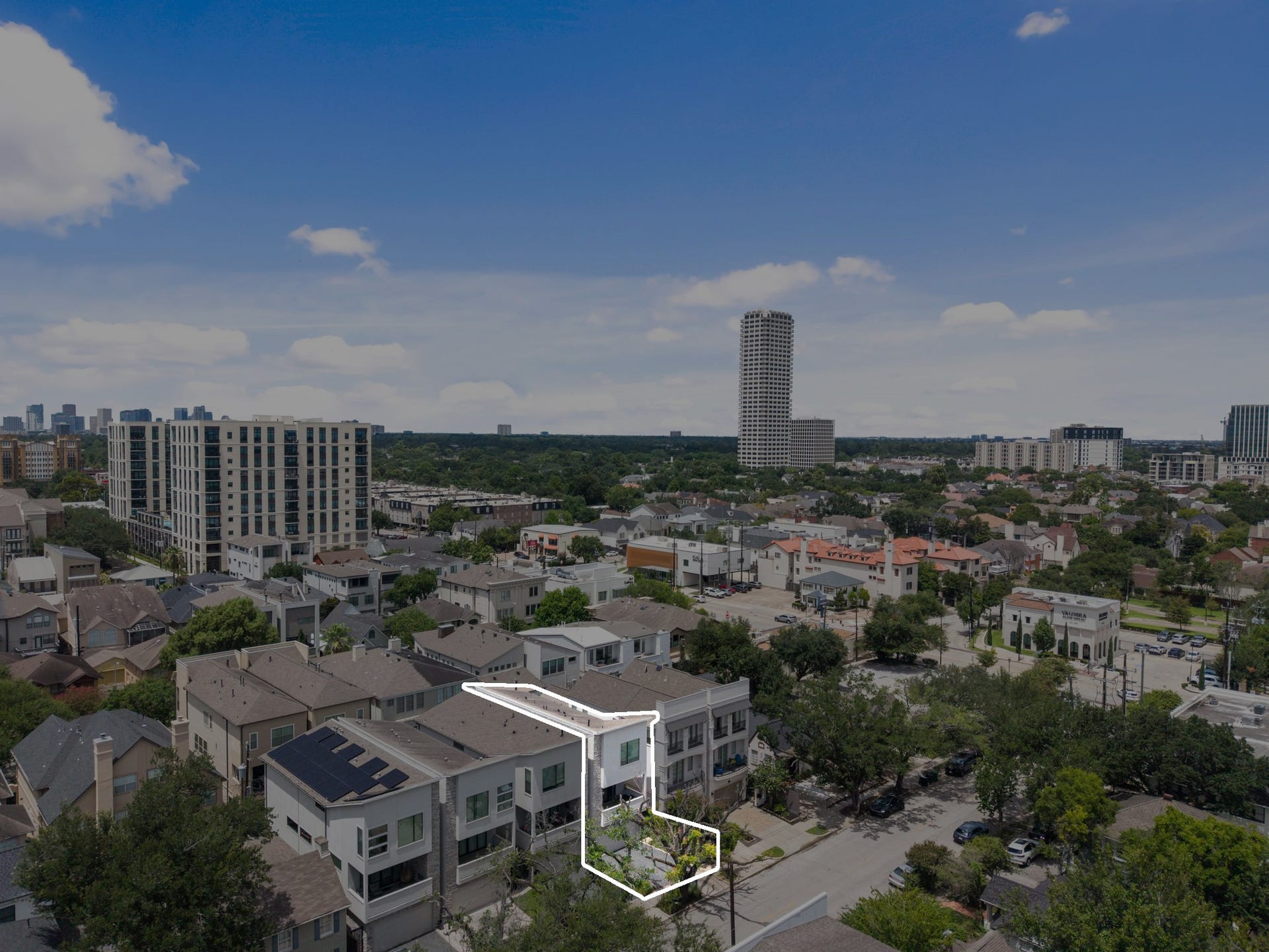 2622 Greenbriar Drive, Houston, TX 77098 Northwest aerial view highlights the homes exceptional Inner Loop location and close proximity to River Oaks, placing some of Houstons most desirable neighborhoods, dining, and shopping within easy reach.