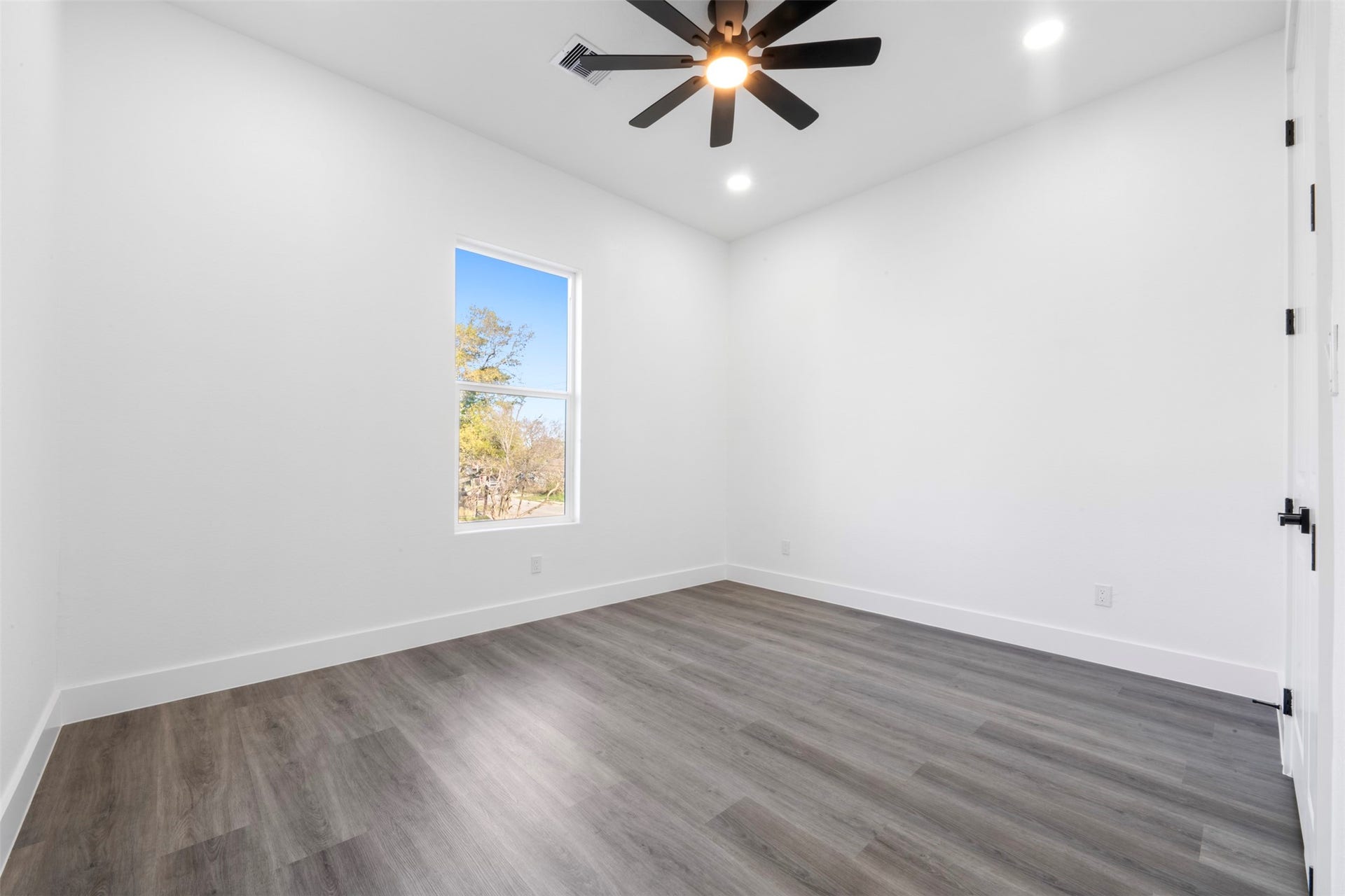 1308 Duff Lane, Houston, TX 77022 1308 Duff Lane, Houston, TX 77022