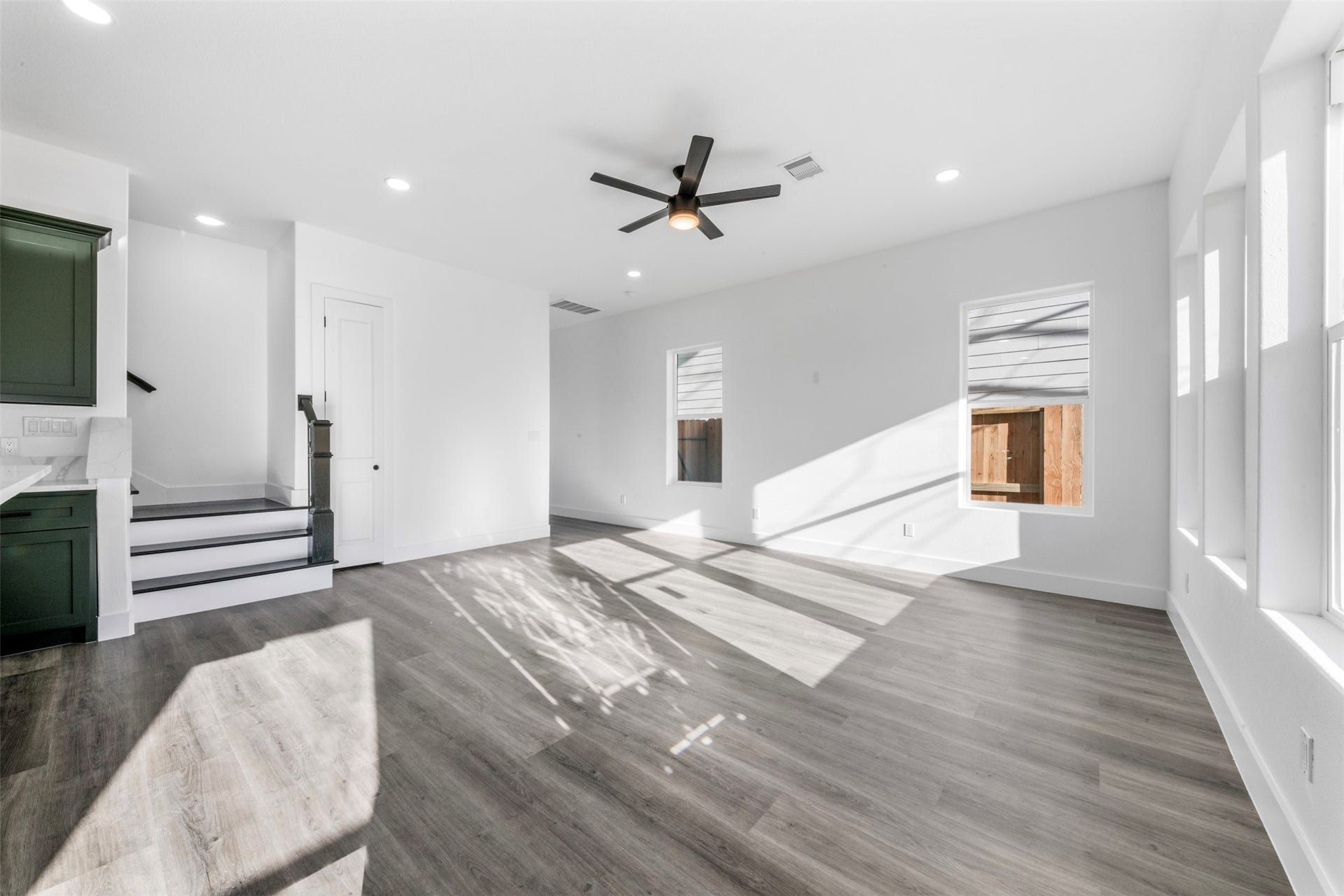 1308 Duff Lane, Houston, TX 77022 1308 Duff Lane, Houston, TX 77022