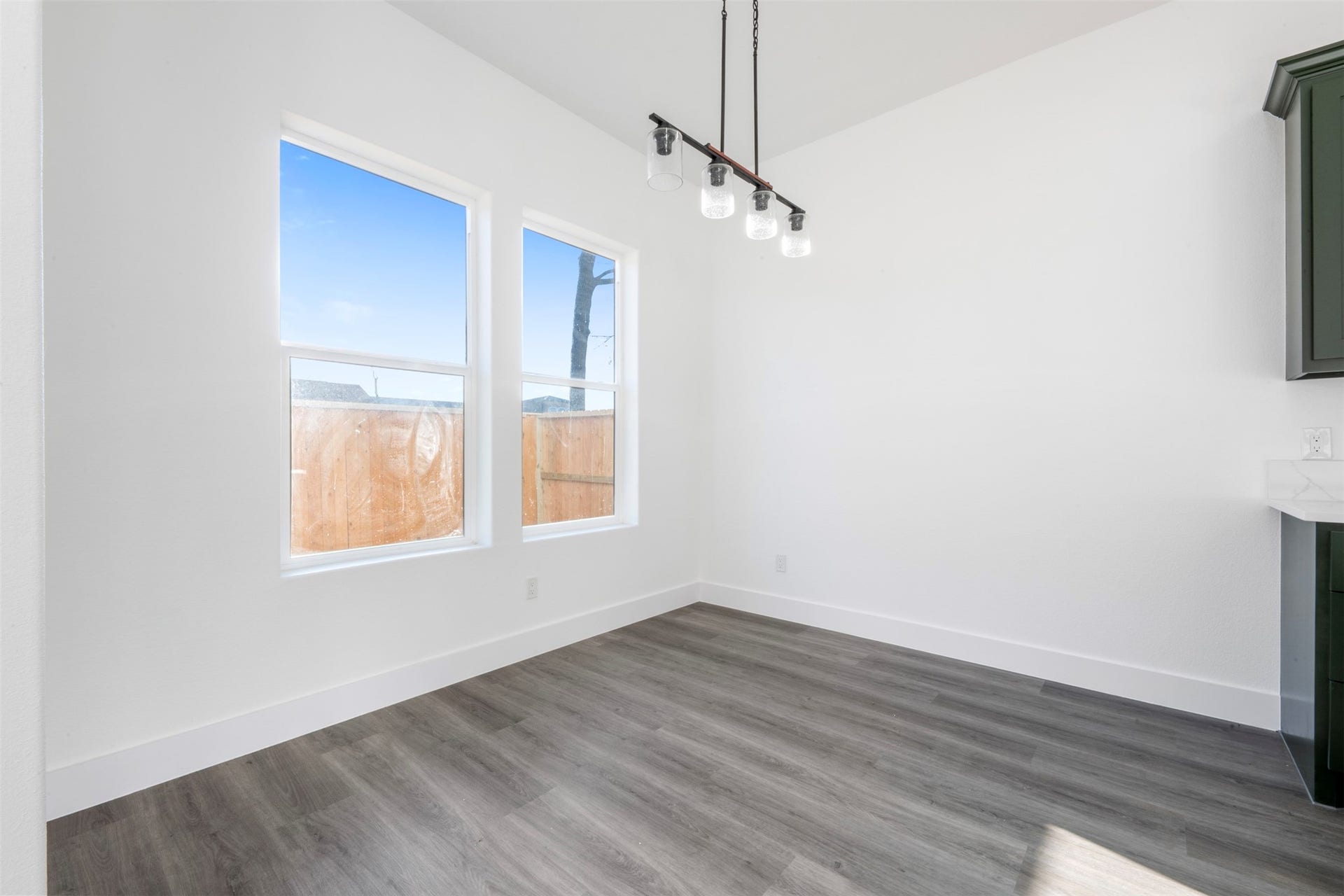 1308 Duff Lane, Houston, TX 77022 1308 Duff Lane, Houston, TX 77022