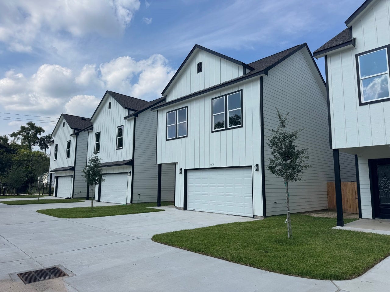 1308 Duff Lane, Houston, TX 77022 1308 Duff Lane, Houston, TX 77022