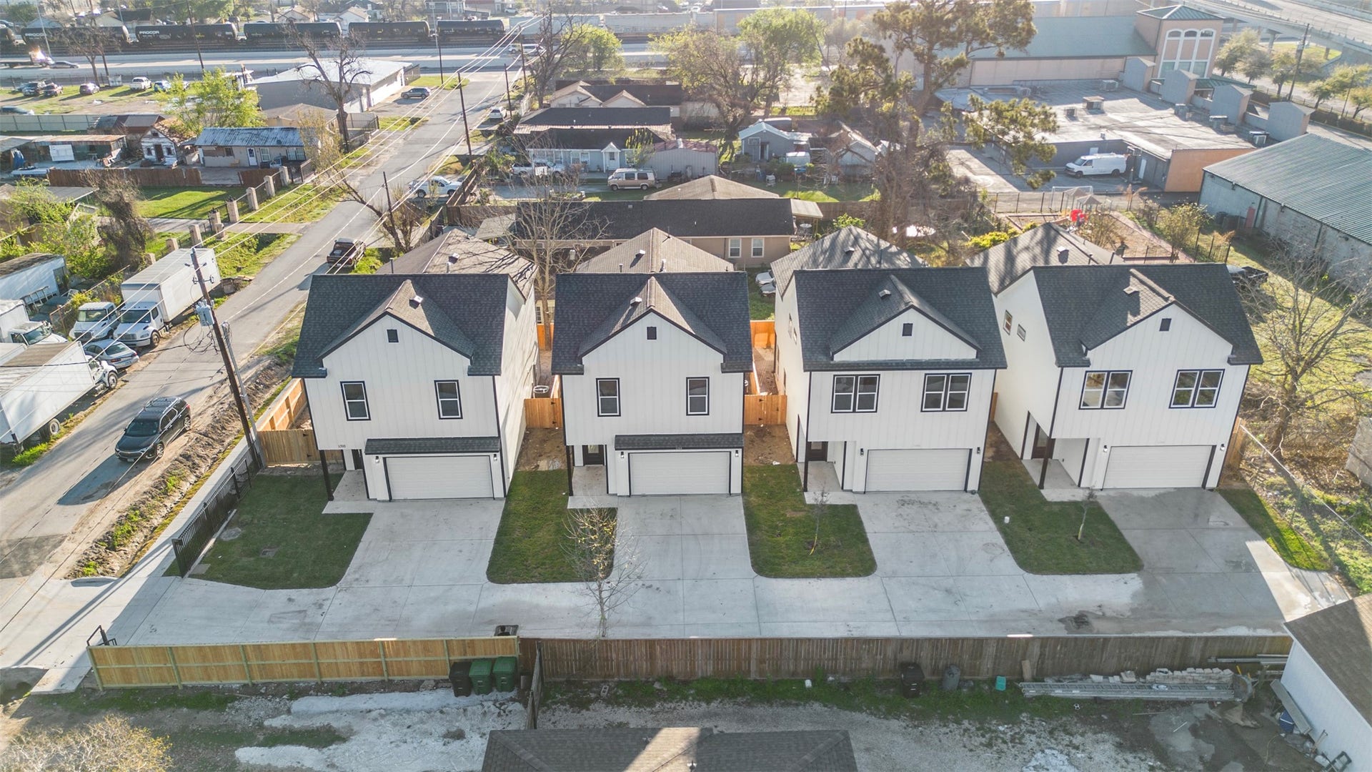 1308 Duff Lane, Houston, TX 77022 1308 Duff Lane, Houston, TX 77022