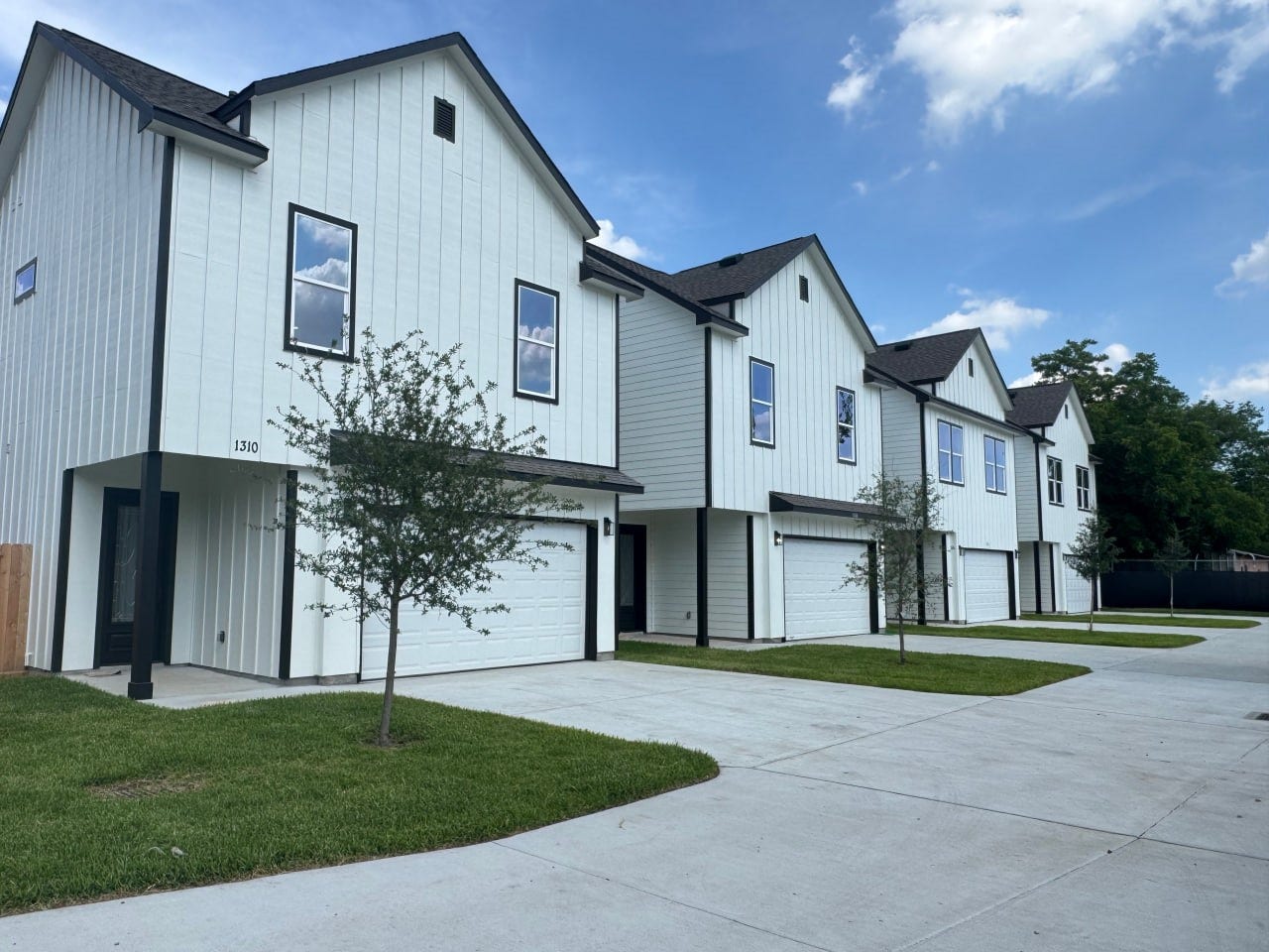 1308 Duff Lane, Houston, TX 77022 1308 Duff Lane, Houston, TX 77022
