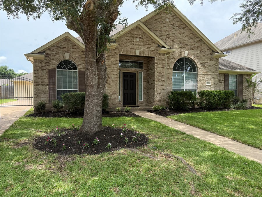 Property photo for 1702 Crescent Oak Drive, Missouri City, TX