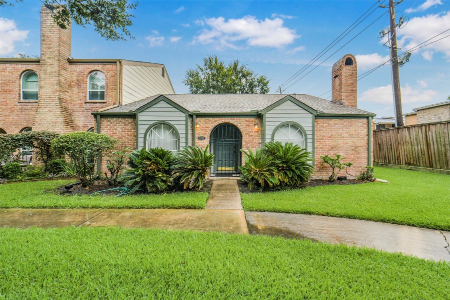 Property photo for 11907 Southlake Drive, Houston, TX