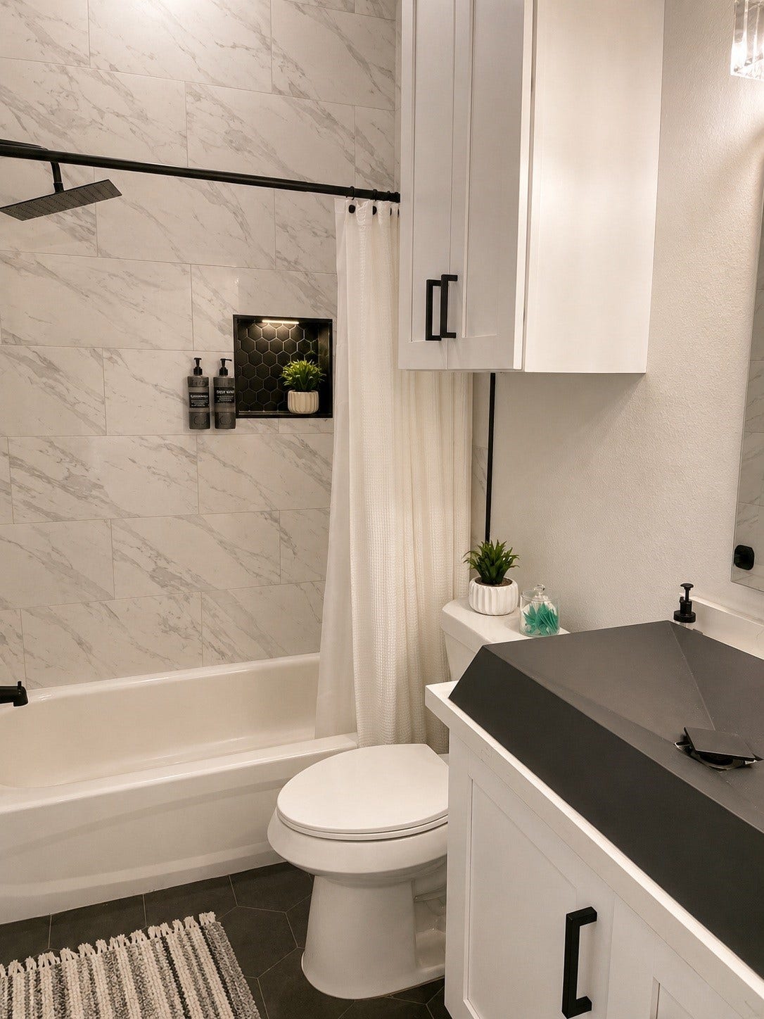 2807 Brailsfort Street, Houston, TX 77004 Private full bathroom for secondary bedroom