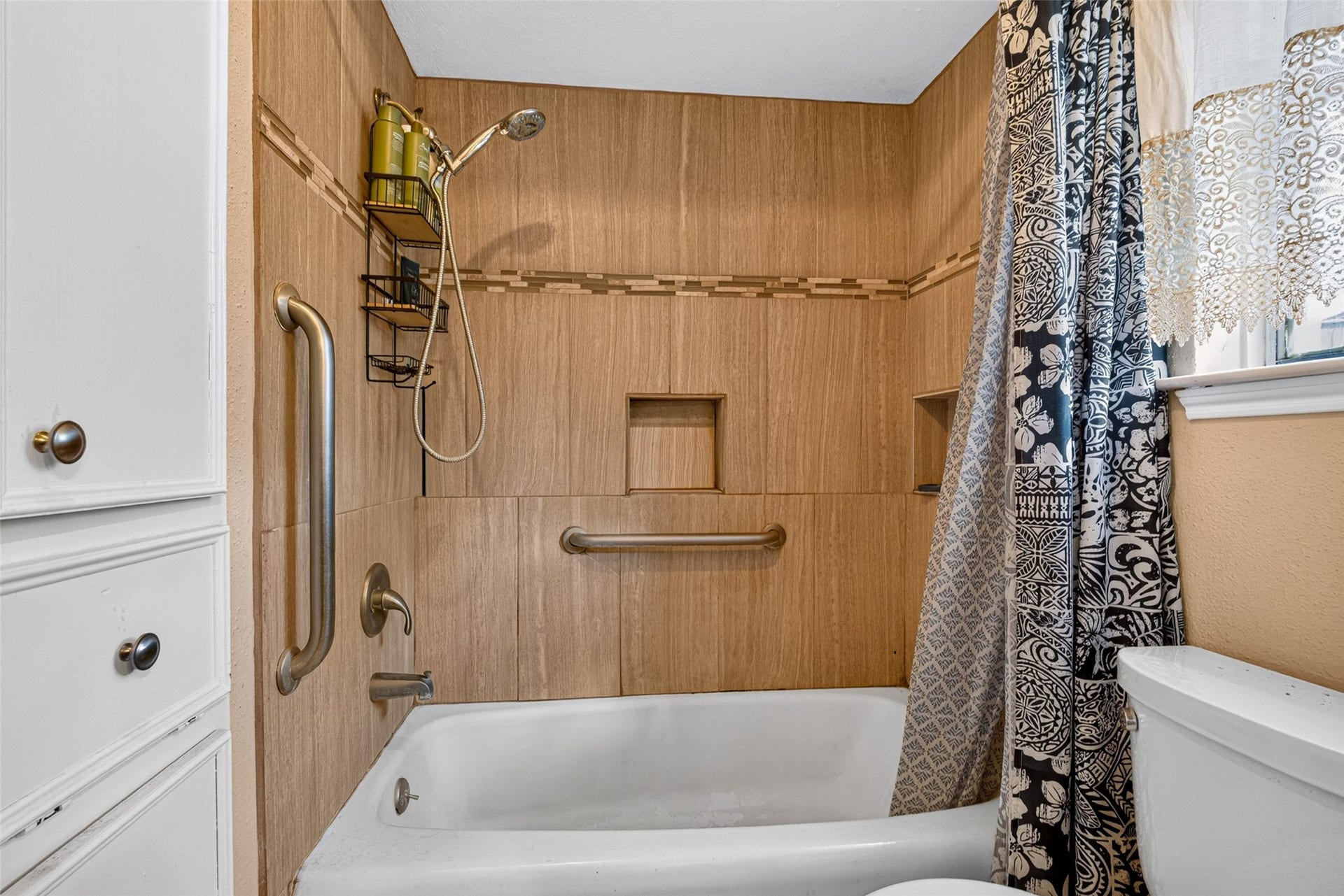16211 Brinkwood Drive, Houston, TX 77090 16211 Brinkwood Drive, Houston, TX 77090
