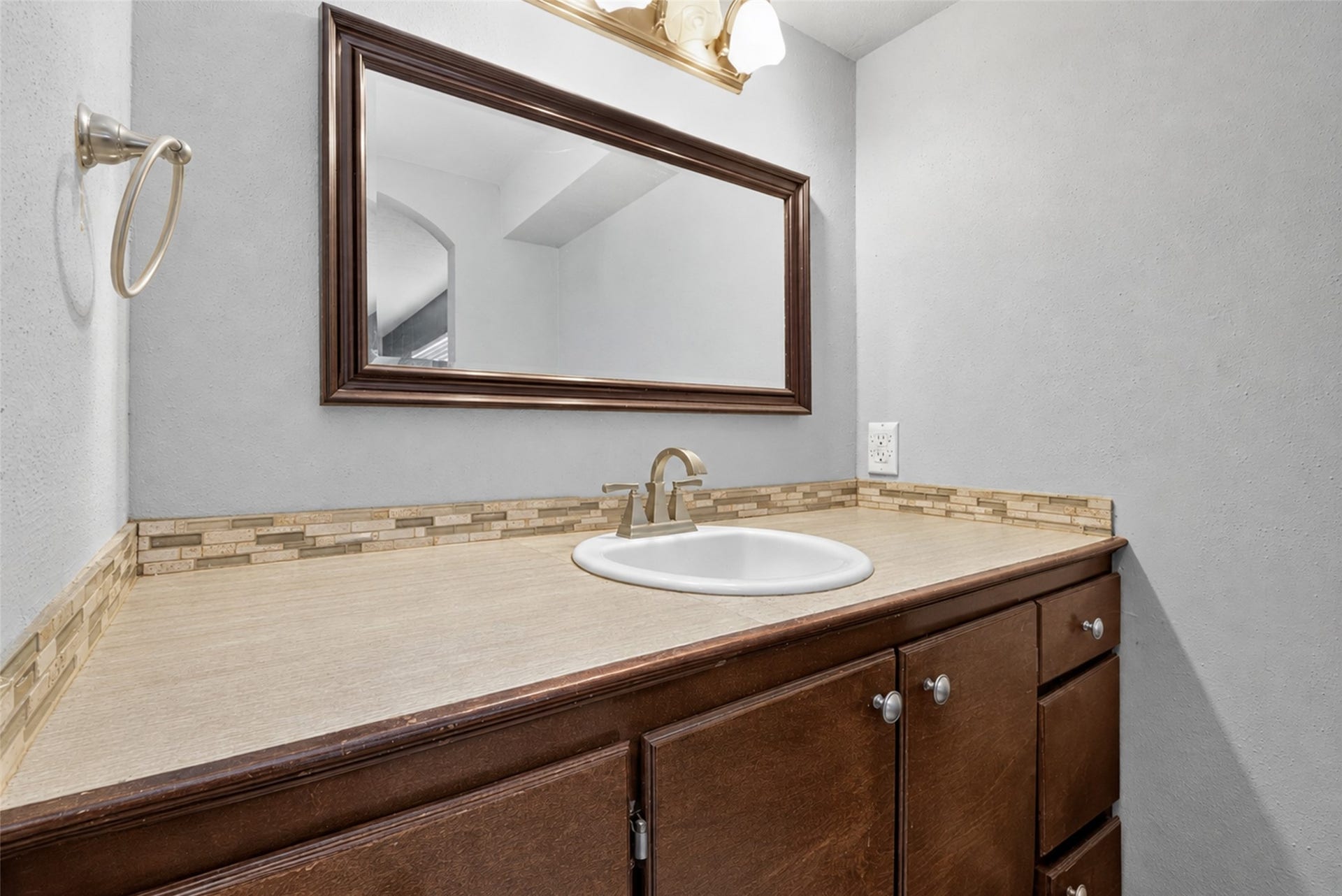 16211 Brinkwood Drive, Houston, TX 77090 16211 Brinkwood Drive, Houston, TX 77090