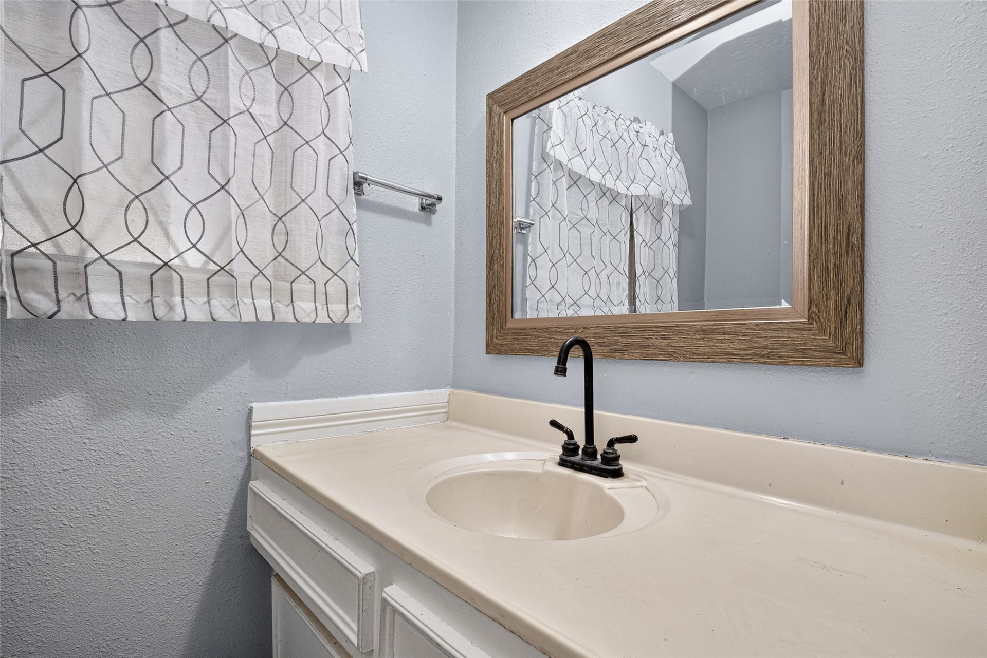 16211 Brinkwood Drive, Houston, TX 77090 16211 Brinkwood Drive, Houston, TX 77090