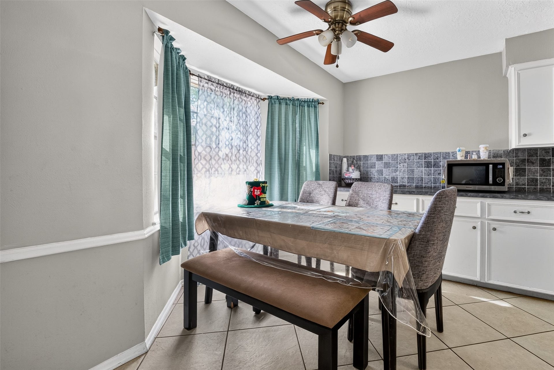 16211 Brinkwood Drive, Houston, TX 77090 16211 Brinkwood Drive, Houston, TX 77090