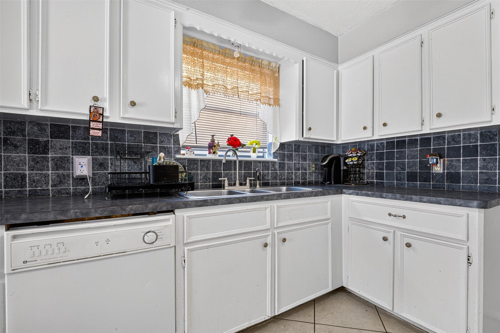 16211 Brinkwood Drive, Houston, TX 77090 16211 Brinkwood Drive, Houston, TX 77090