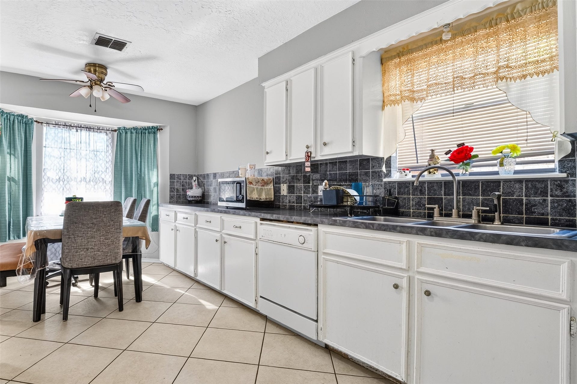 16211 Brinkwood Drive, Houston, TX 77090 16211 Brinkwood Drive, Houston, TX 77090