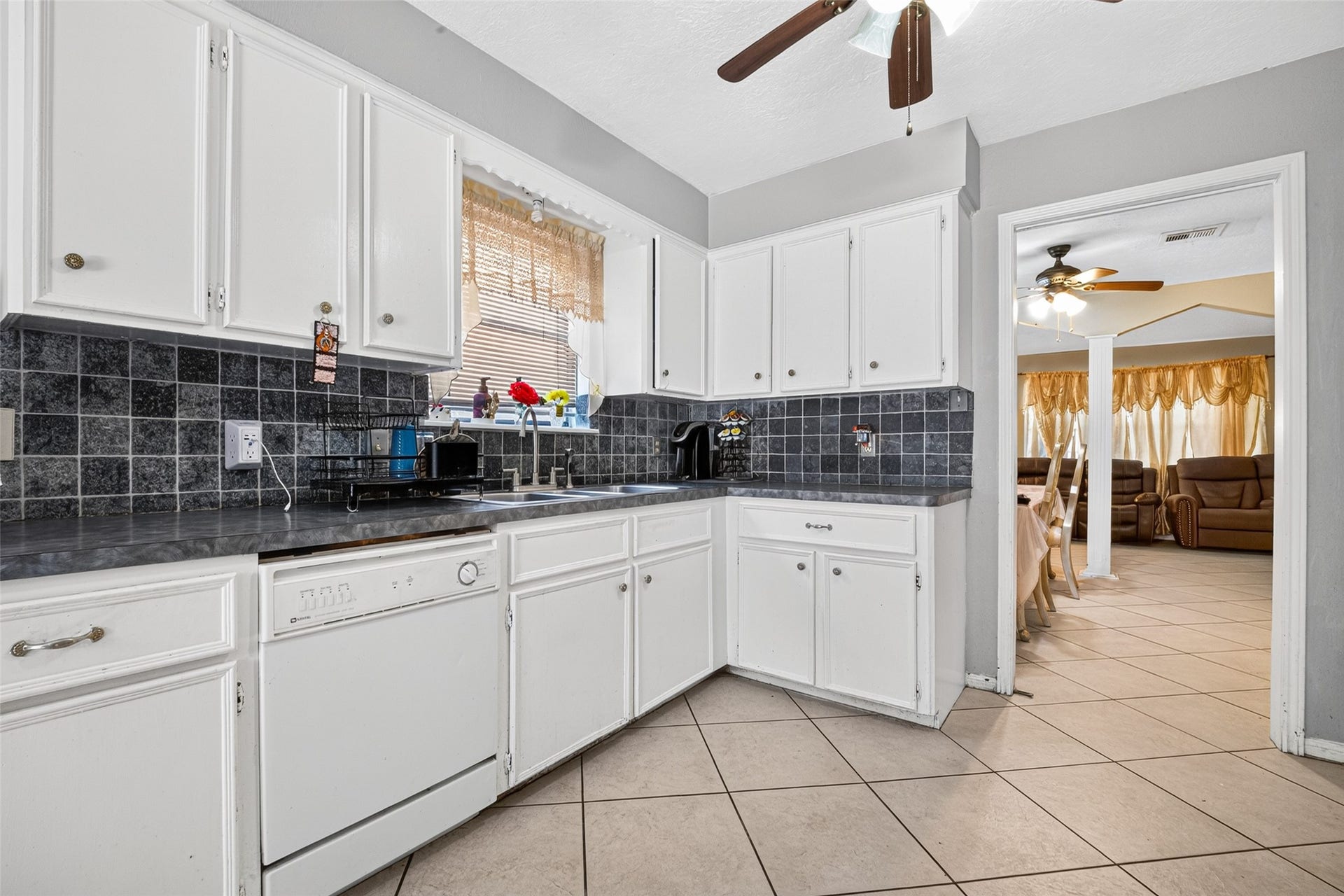 16211 Brinkwood Drive, Houston, TX 77090 16211 Brinkwood Drive, Houston, TX 77090