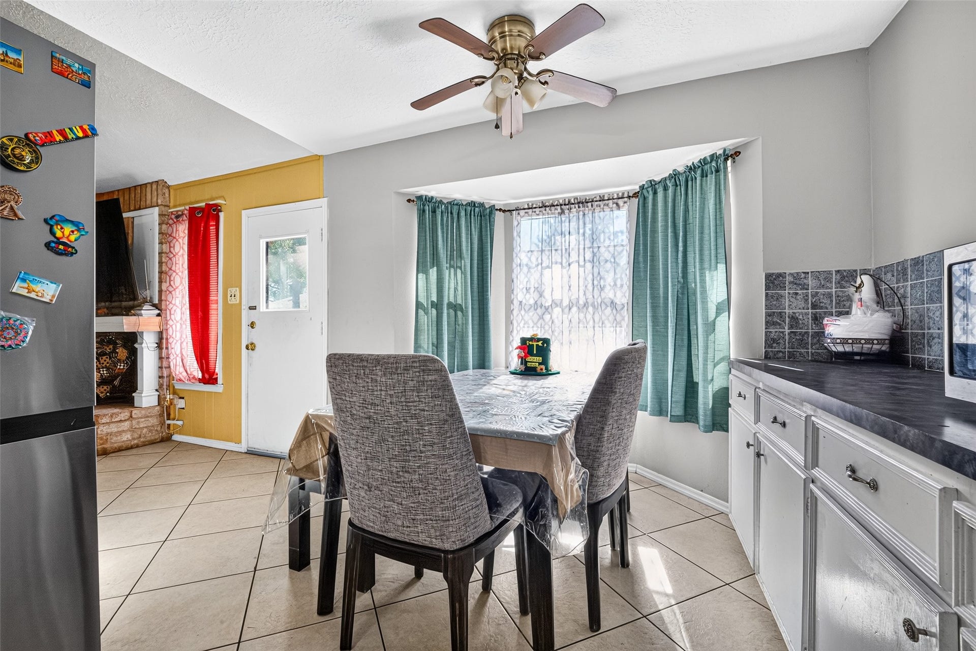 16211 Brinkwood Drive, Houston, TX 77090 16211 Brinkwood Drive, Houston, TX 77090