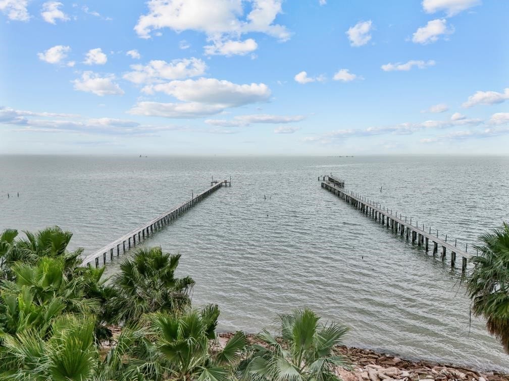 1035 6th Street, San Leon, TX 77539 1035 6th Street, San Leon, TX 77539