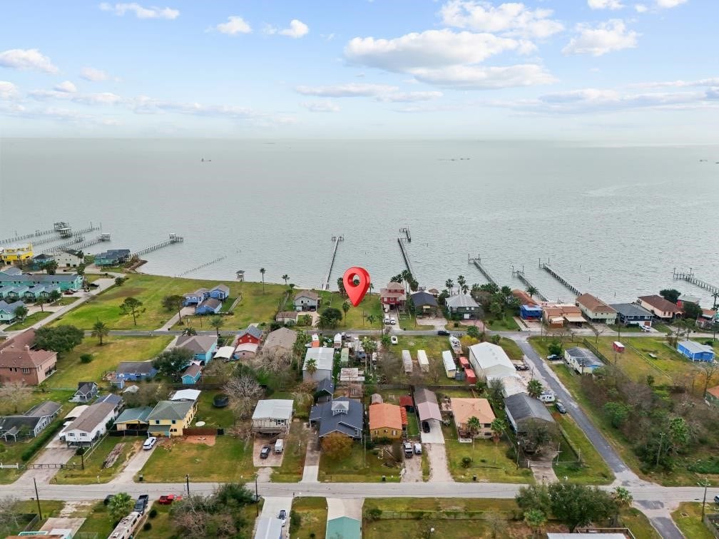 1035 6th Street, San Leon, TX 77539 1035 6th Street, San Leon, TX 77539