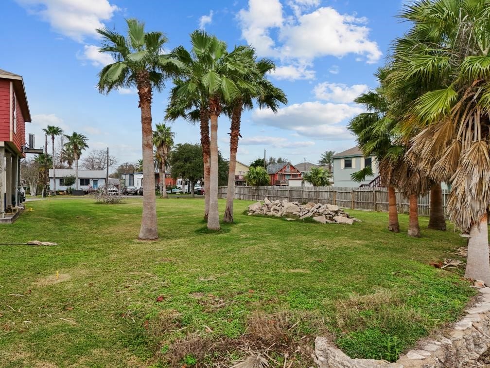 1035 6th Street, San Leon, TX 77539 1035 6th Street, San Leon, TX 77539