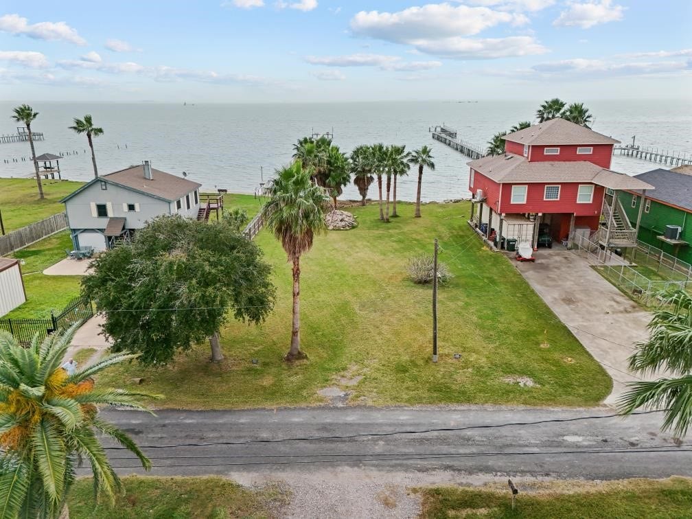 1035 6th Street, San Leon, TX 77539 1035 6th Street, San Leon, TX 77539