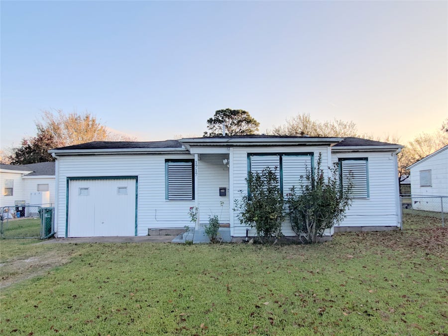 Property photo for 1717 Hawthorne Street, La Marque, TX