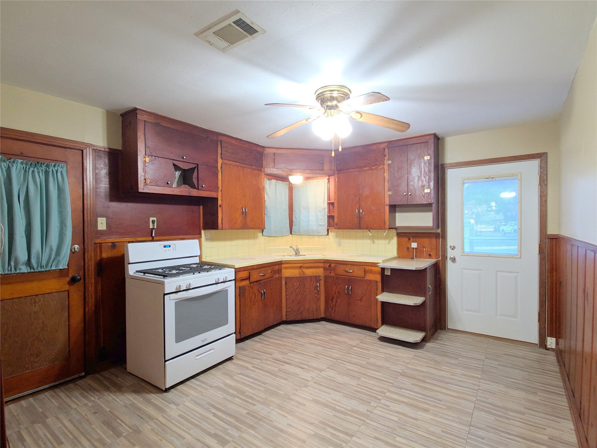1717 Hawthorne Street, La Marque, TX 77568 1717 Hawthorne Street, La Marque, TX 77568