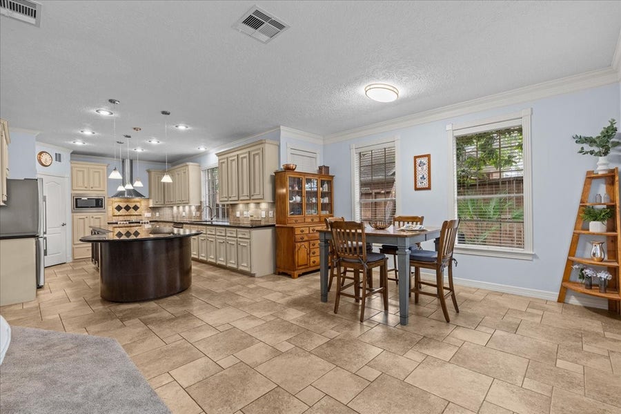 Property photo for 914 Pinewood Lane, Seabrook, TX