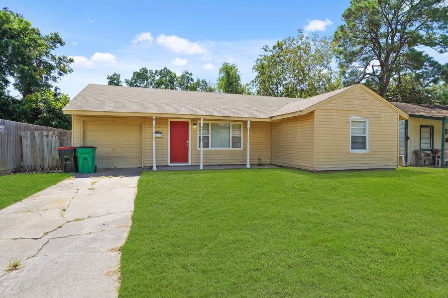 Property photo for 500 N Circle Drive, Baytown, TX