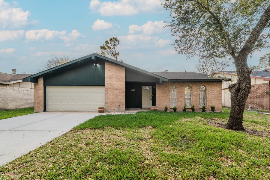 Property photo for 2210 Stillmeadow Drive, Missouri City, TX