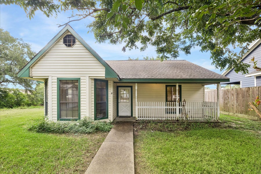 Property photo for 512 Texas Street, Tomball, TX