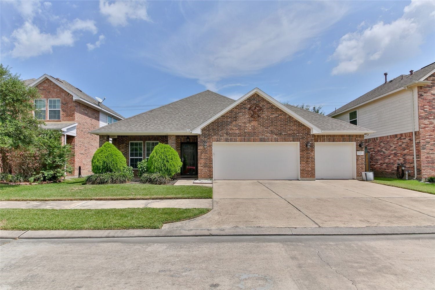 2013 Troon Drive, La Porte, TX 77571 2013 Troon Drive, La Porte, TX 77571