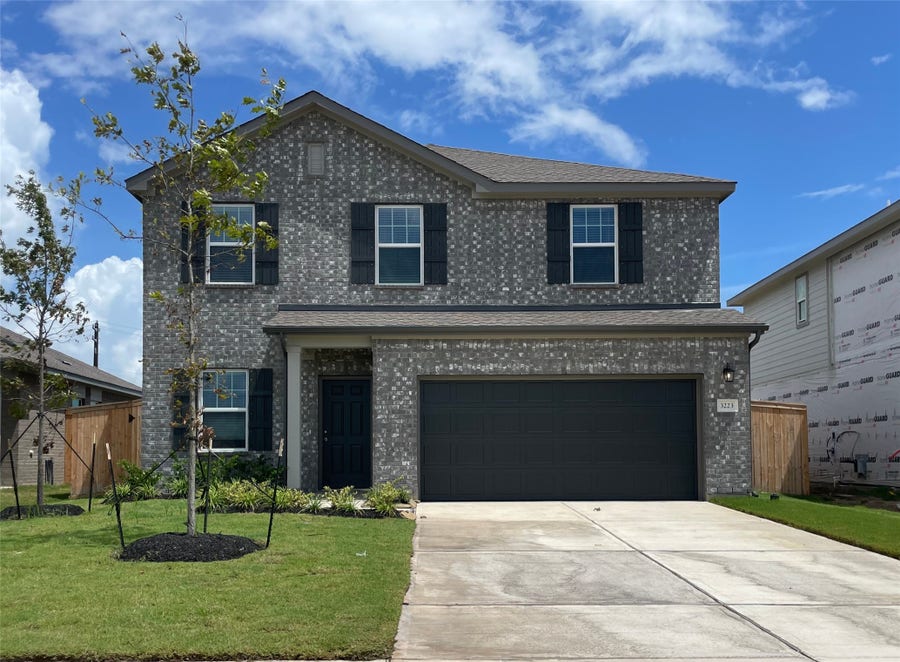 Property photo for 3223 Diamond View Lane, Angleton, TX