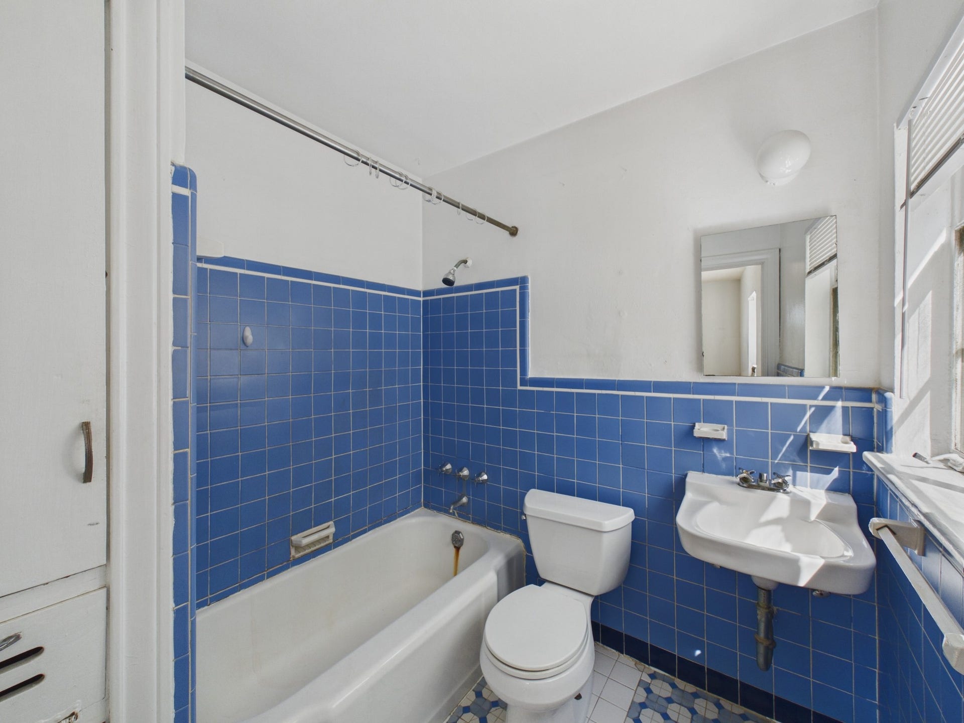 Retro 1950's Tiled Bath
