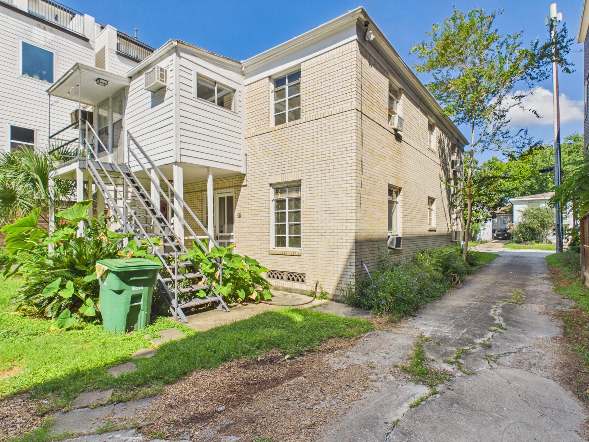 Rear Entry; Upper Right